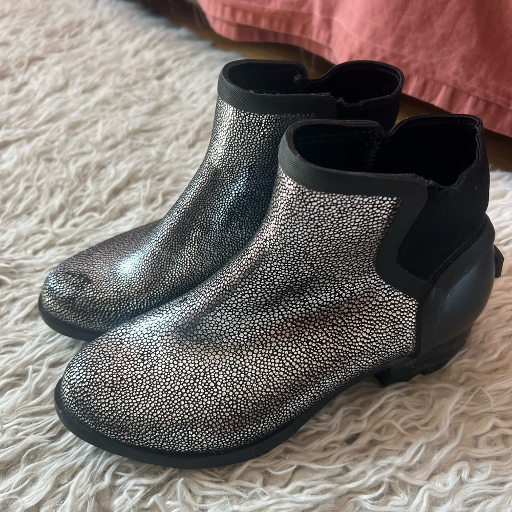 Sorel Janey Chelsea Women's Black & Metallic Rain Boots Size 7